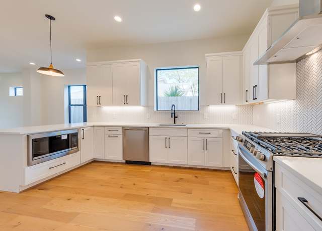 Property at 5711 Gano St, Houston, TX 77009, 3 beds, 2.5 baths