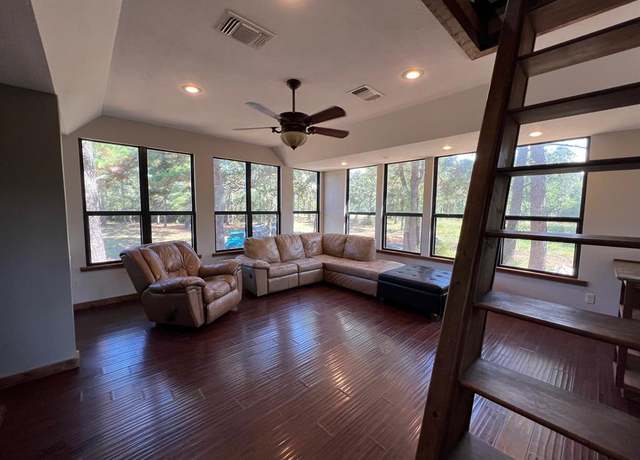 Property at 1091 Reese Ln, Columbus, TX 78934, 1 bed, 1 bath