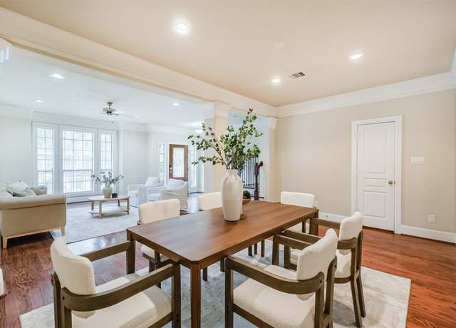 Property at 231 W 26th St, Houston, TX 77008, 3 beds, 2.5 baths