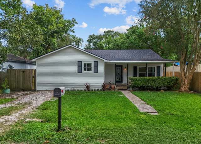 Property at 705 W Coombs St, Alvin, TX 77511, 2 beds, 1 bath