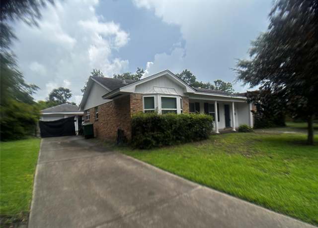 Property at 8210 Edgemoor Dr, Houston, TX 77036, 3 beds, 2 baths