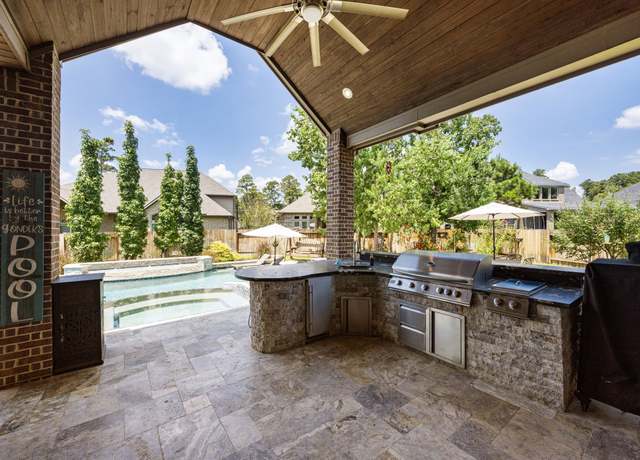 Property at 34315 E Short Leaf Pine Ct, Pinehurst, TX 77362, 4 beds, 3.5 baths