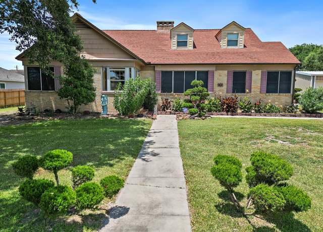 Property at 405 Park St, Anahuac, TX 77514, 4 beds, 3.5 baths