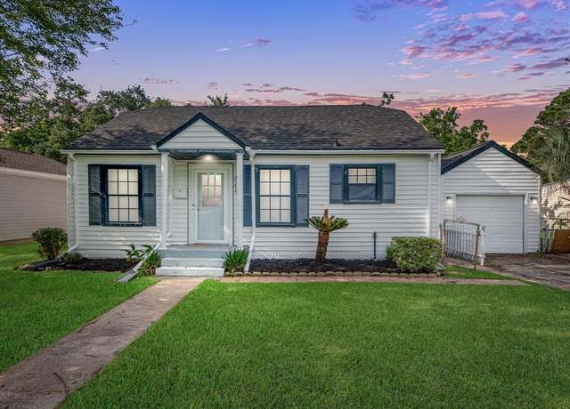 Property at 809 18th Ave N, Texas City, TX 77590, 3 beds, 2 baths