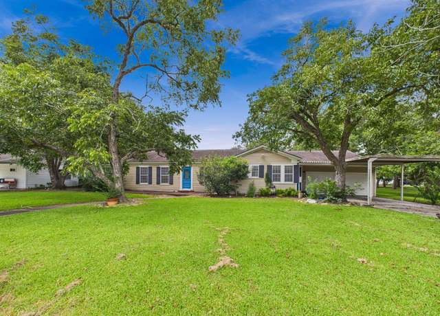 Property at 305 W Converse St, Weimar, TX 78962, 2 beds, 2 baths