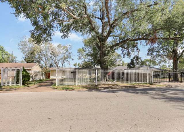Property at 5647 Lyndhurst Dr, Houston, TX 77033, 3 beds, 1 bath