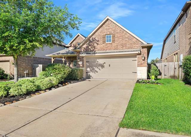 Property at 2935 Dawn Haven Ln, Pearland, TX 77584, 3 beds, 2 baths