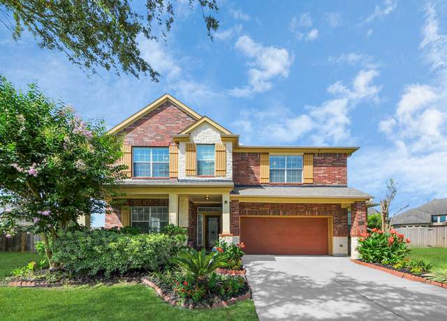 Property at 13204 Southern Way Ln, Pearland, TX 77584, 4 beds, 2.5 baths