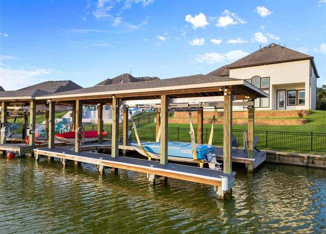 Property at 528 Amalfi Dr, League City, TX 77565, 4 beds, 3.5 baths