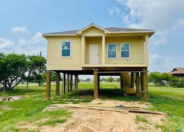Property at 638 Swallow Dr, Palacios, TX 77465, 3 beds, 2 baths