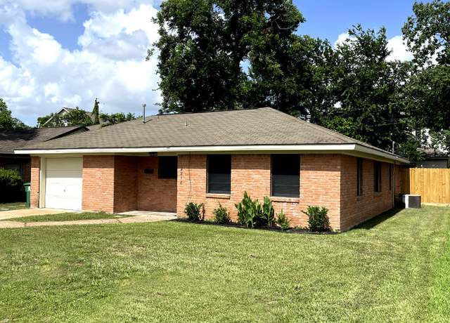 Property at 2218 Silverbonnet St, Houston, TX 77055, 3 beds, 2 baths