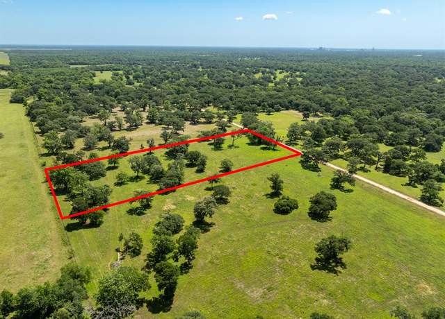 Property at 425 Valley Oaks Dr, Van Vleck, TX 77482