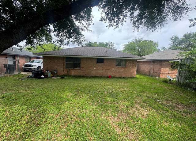 Property at 11067 Vailview Dr, Houston, TX 77016, 3 beds, 1 bath