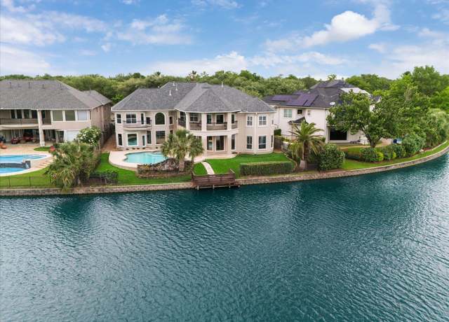 Property at 5011 Regency Dr, Sugar Land, TX 77479, 5 beds, 4.5 baths