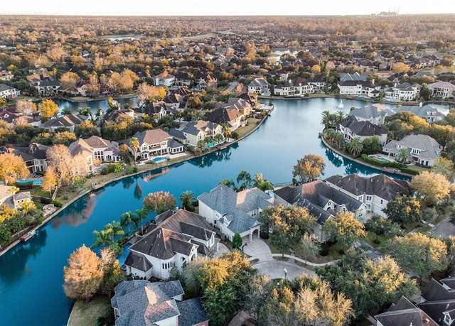 Property at 5011 Regency Dr, Sugar Land, TX 77479, 5 beds, 4.5 baths