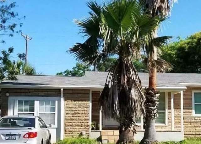 Property at 118 Whiting St, Galveston, TX 77550, 3 beds, 1 bath