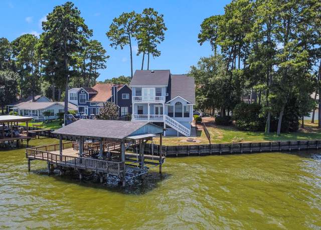 Property at 154 Point Dr, Onalaska, TX 77360, 3 beds, 2.5 baths