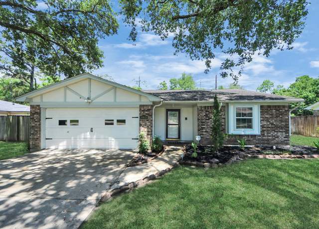 Property at 9915 Forest Hollow Dr, Baytown, TX 77521, 3 beds, 2 baths