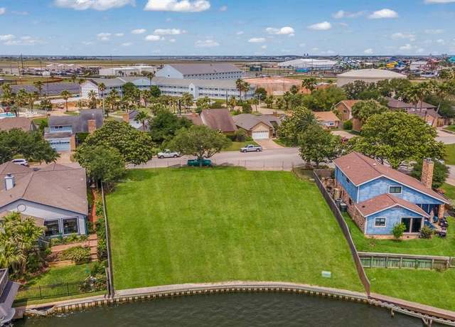 Property at 22 Lakeview Dr, Galveston, TX 77551