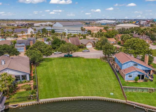 Property at 22 Lakeview Dr, Galveston, TX 77551
