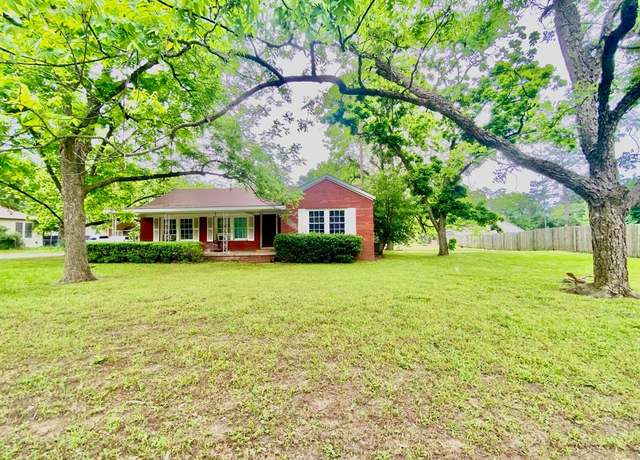 Property at 710 N 6th St, Crockett, TX 75835, 4 beds, 2 baths