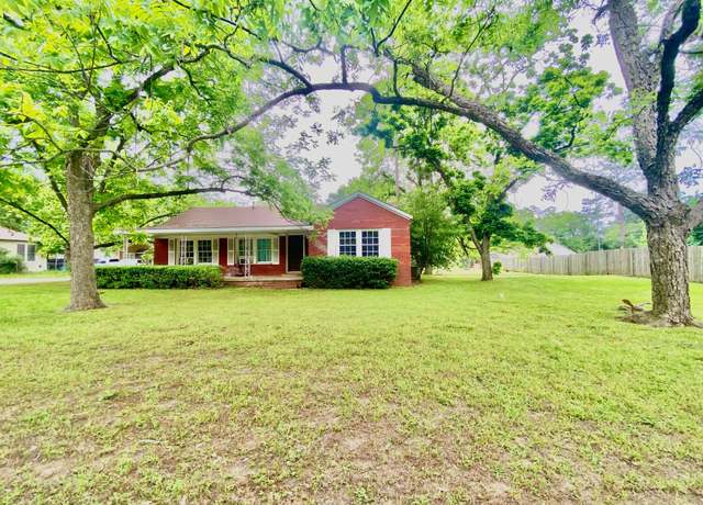 Property at 710 N 6th St, Crockett, TX 75835, 4 beds, 2 baths