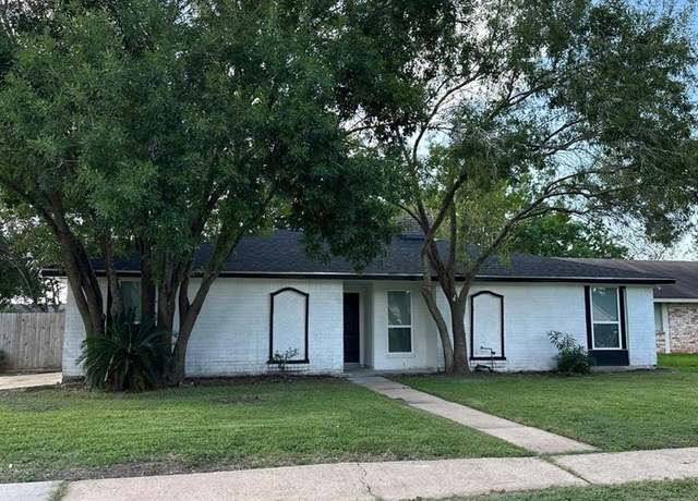 Property at 11722 Chadbrook Ln, Houston, TX 77099, 3 beds, 2 baths