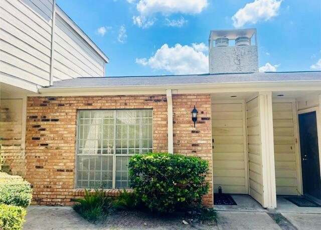 Property at 6201 Beverlyhill St #8, Houston, TX 77057, 2 beds, 2.5 baths