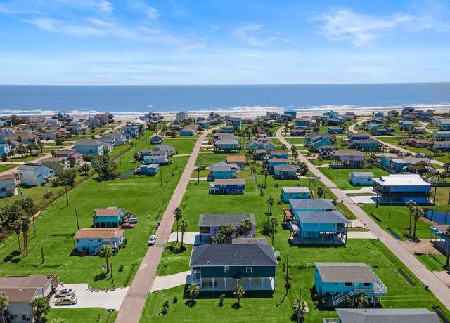 Property at 4024 Surf Dr, Galveston, TX 77554, 3 beds, 3.5 baths