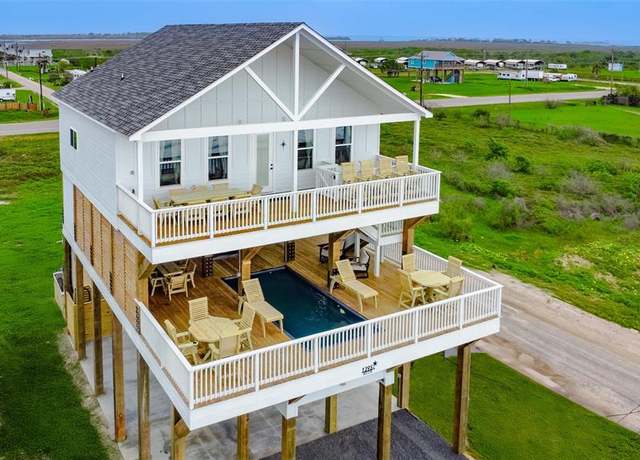 Property at 1395 Keith Ave, Gilchrist, TX 77617, 3 beds, 3.5 baths