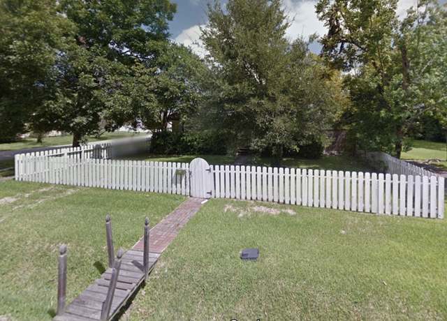Property at 2052 Columbia St, Houston, TX 77008, 1 bed, 2 baths