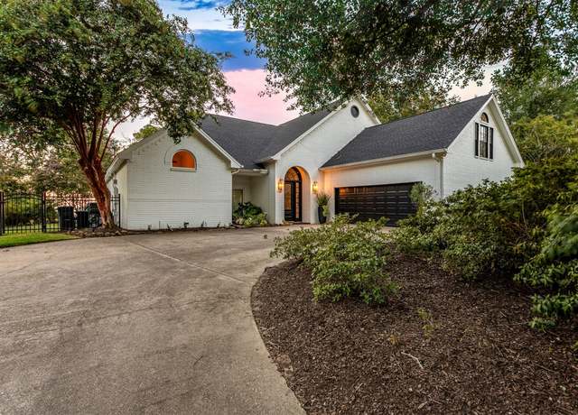 Property at 422 S Burnett Dr, Baytown, TX 77520, 3 beds, 2.5 baths