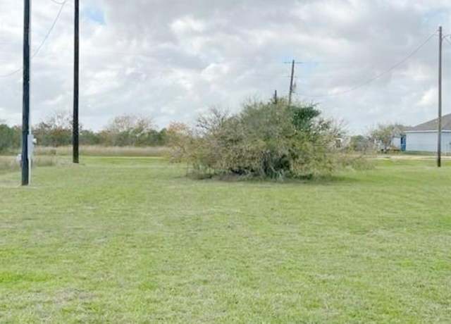 Property at 117 Dogfish Dr, Palacios, TX 77465
