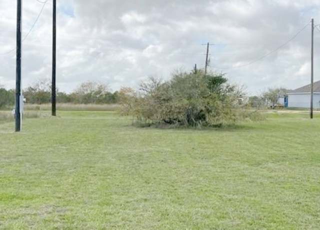 Property at 117 Dogfish Dr, Palacios, TX 77465