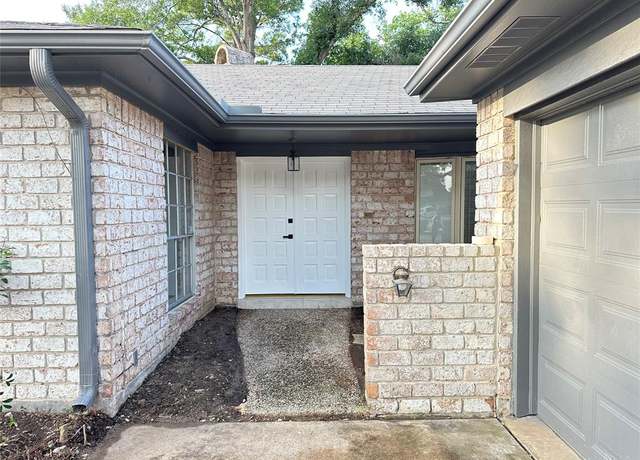 Property at 5926 Par Four Dr, Houston, TX 77088, 3 beds, 2 baths