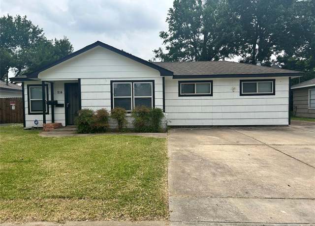 Property at 914 Elton St, Houston, TX 77034, 3 beds, 2.5 baths