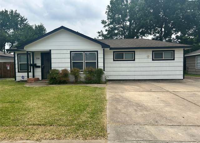Property at 914 Elton St, Houston, TX 77034, 3 beds, 2.5 baths