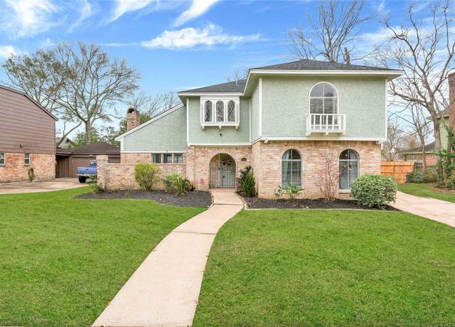 Property at 4246 Crownwood Dr, Seabrook, TX 77586, 4 beds, 2.5 baths