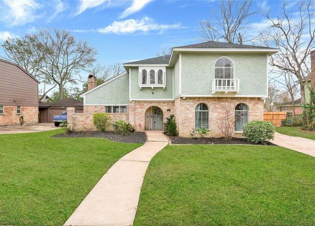 Property at 4246 Crownwood Dr, Seabrook, TX 77586, 4 beds, 2.5 baths
