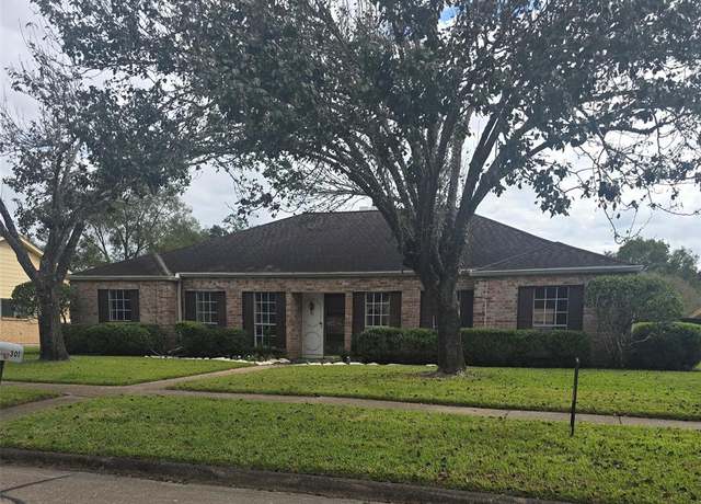 Property at 301 W Castle Harbour Dr, Friendswood, TX 77546, 3 beds, 2.5 baths