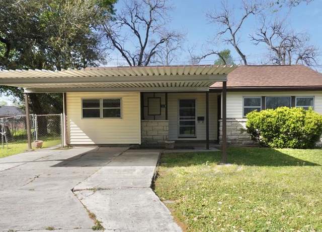Property at 1008 Largo St, Baytown, TX 77520, 3 beds, 1 bath