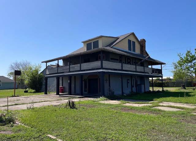 Property at 409 S Avenue C, Freeport, TX 77541, 3 beds, 2 baths