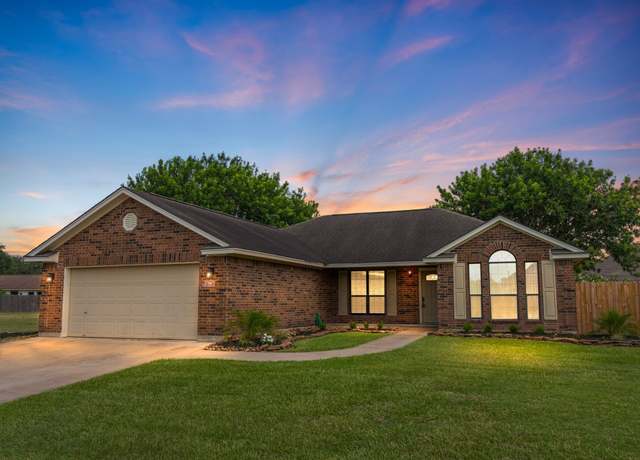 Property at 2317 Phoenix Dr, Bay City, TX 77414, 3 beds, 2 baths
