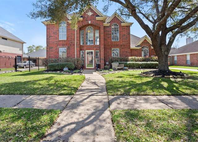 Property at 405 Pecan Grv, Dickinson, TX 77539, 4 beds, 2.5 baths