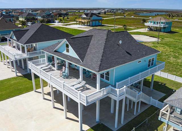 Property at 3025 Carioca Ct, Crystal Beach, TX 77650, 4 beds, 3.5 baths