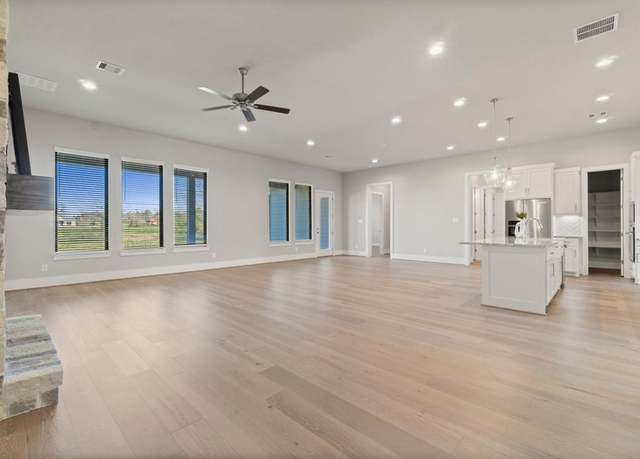 Property at 11582 Chapel Bend Dr, Montgomery, TX 77356, 4 beds, 3.5 baths
