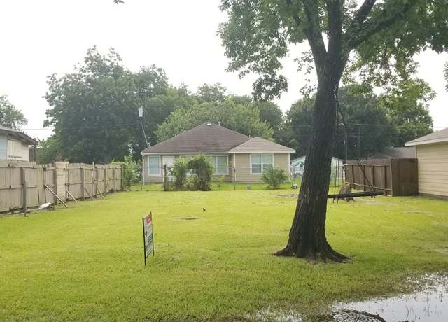 Property at 2209 Sakowitz St, Houston, TX 77020