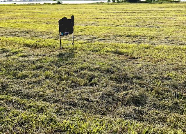 Property at 607 Bay Dr, Palacios, TX 77465