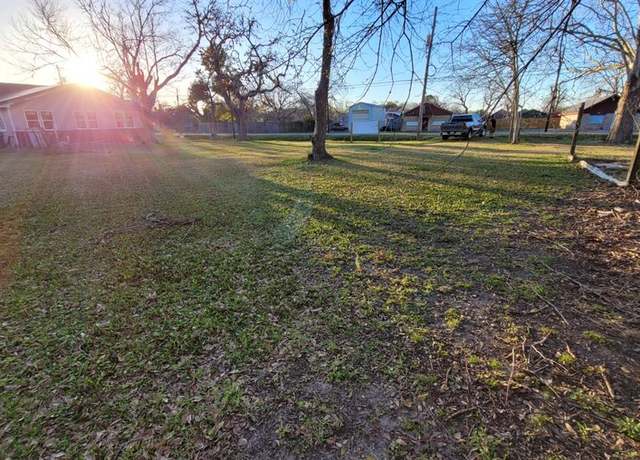 Property at 909 Cedar Drive Dr, La Marque, TX 77568