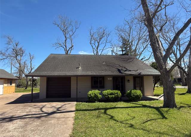 Property at 201 2nd St, Brazoria, TX 77422, 2 beds, 1.5 baths